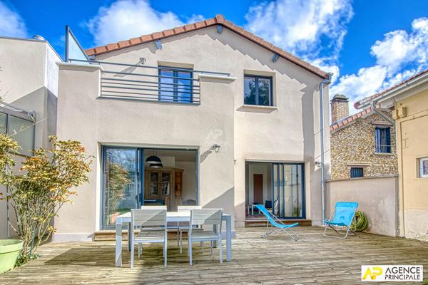 Versailles Porchefontaine Maison 9 pîèces environ 180 m² habitables sur parcelle de 330 m² 1 195 000 € **  - Référence  28223