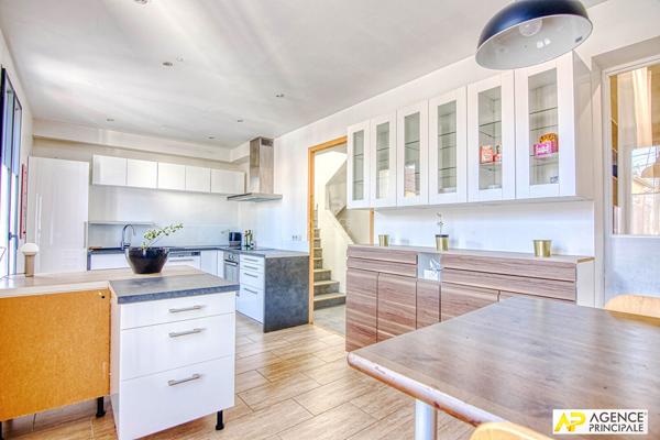 Versailles Porchefontaine Maison 9 pîèces environ 180 m² habitables sur parcelle de 330 m² 1 195 000 € **  - Référence  28223
