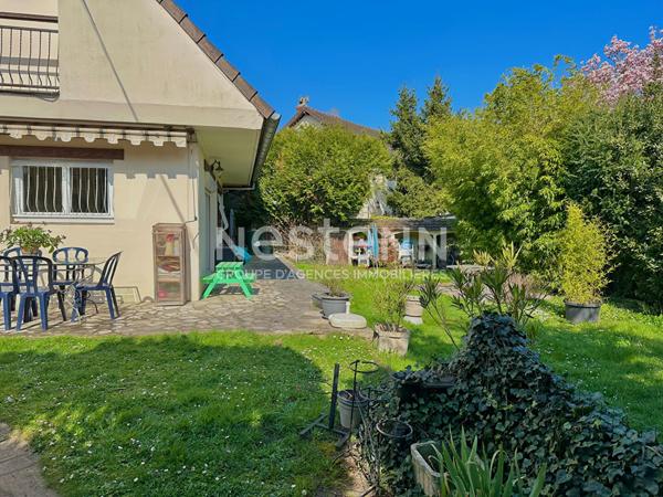 Nestenn Igny - Maison Familiale 170 m² de 8 Pièces, Secteur très recherché proche place de la Ferme, 5 chambres, double séjour avec accès direct terrasse et jardin, DPE C, Proche des Commerces/Transports et Ecoles ( plateau Saclay)