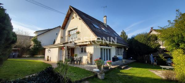 Nestenn Igny - Maison Familiale 170 m² de 8 Pièces, Secteur très recherché proche place de la Ferme, 5 chambres, double séjour avec accès direct terrasse et jardin, DPE C, Proche des Commerces/Transports et Ecoles ( plateau Saclay)