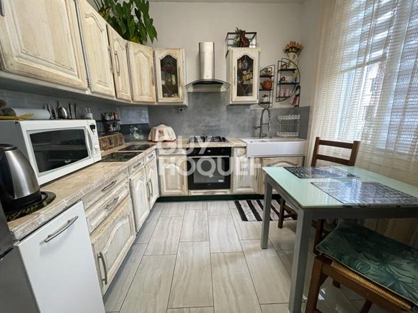 Maison Ivry La Bataille au bord de l'eau.