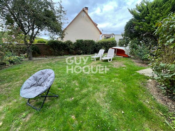 Maison Ivry La Bataille au bord de l'eau.