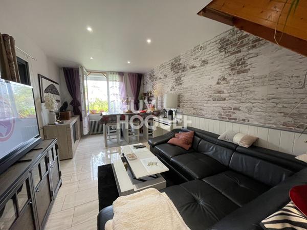 Maison Ivry La Bataille au bord de l'eau.