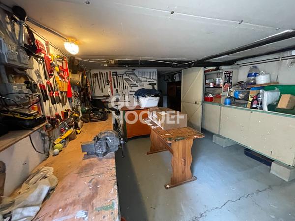 Maison Ivry La Bataille au bord de l'eau.