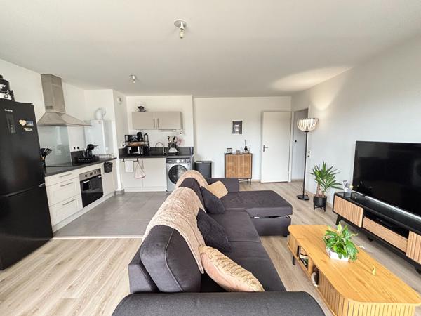BRUZ HYPER CENTRE- Appartement 2 chambres- terrasse- place de parking