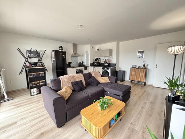BRUZ HYPER CENTRE- Appartement 2 chambres- terrasse- place de parking