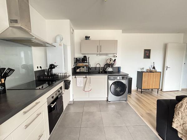 BRUZ HYPER CENTRE- Appartement 2 chambres- terrasse- place de parking