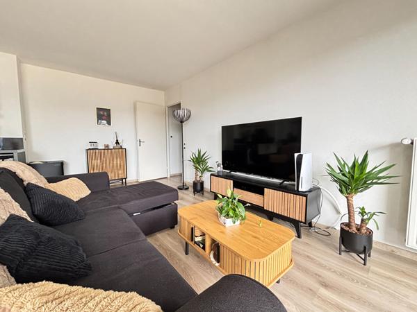 BRUZ HYPER CENTRE- Appartement 2 chambres- terrasse- place de parking