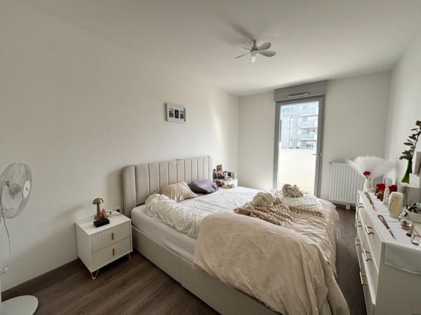 BRUZ HYPER CENTRE- Appartement 2 chambres- terrasse- place de parking
