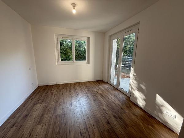 APPARTEMENT DEUX CHAMBRES RENOVE AVEC JARDIN