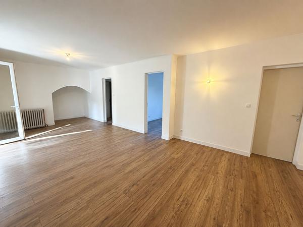 APPARTEMENT DEUX CHAMBRES RENOVE AVEC JARDIN