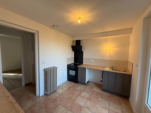 APPARTEMENT DEUX CHAMBRES RENOVE AVEC JARDIN