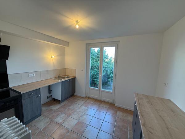 APPARTEMENT DEUX CHAMBRES RENOVE AVEC JARDIN