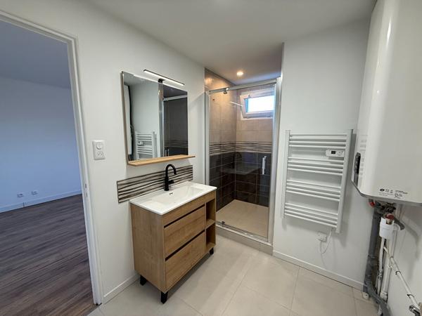 APPARTEMENT DEUX CHAMBRES RENOVE AVEC JARDIN