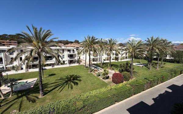 Appartement à vendre    3 pièces • 75,80 m2 Sanary-sur-Mer