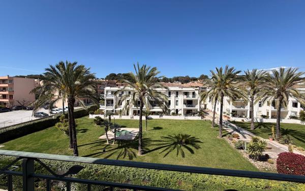 Appartement à vendre    3 pièces • 75,80 m2 Sanary-sur-Mer