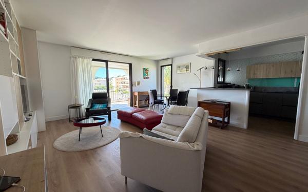 Appartement à vendre    3 pièces • 75,80 m2 Sanary-sur-Mer