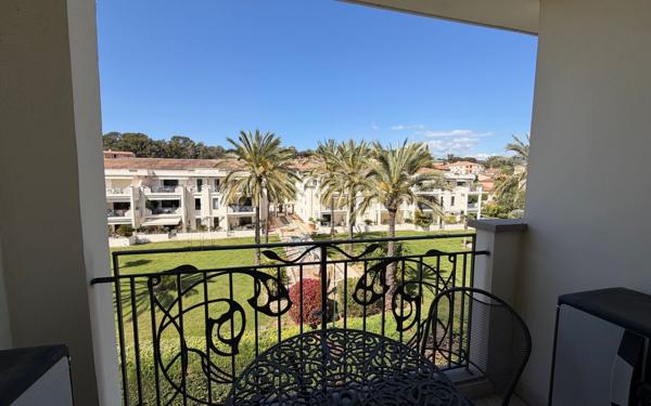 Appartement à vendre    3 pièces • 75,80 m2 Sanary-sur-Mer