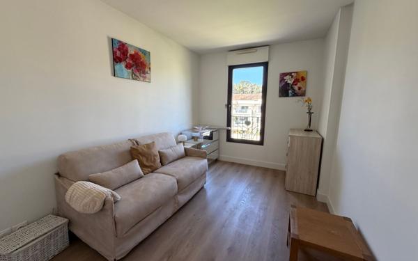 Appartement à vendre    3 pièces • 75,80 m2 Sanary-sur-Mer