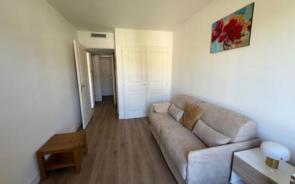 Appartement à vendre    3 pièces • 75,80 m2 Sanary-sur-Mer