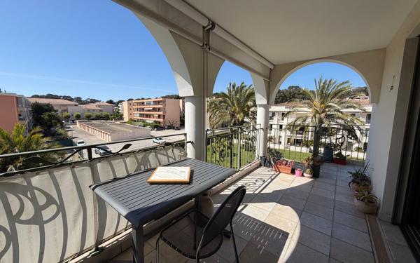 Appartement à vendre    3 pièces • 75,80 m2 Sanary-sur-Mer