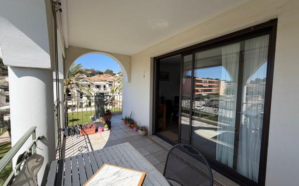 Appartement à vendre    3 pièces • 75,80 m2 Sanary-sur-Mer