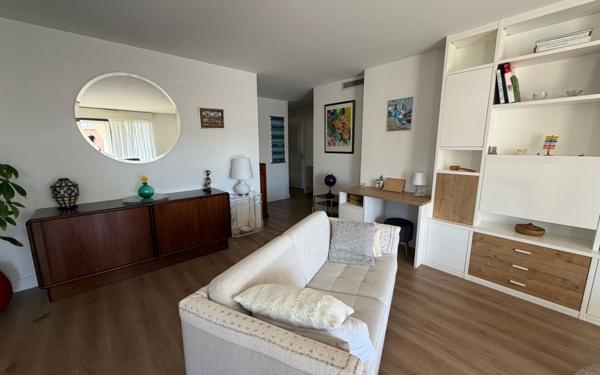 Appartement à vendre    3 pièces • 75,80 m2 Sanary-sur-Mer