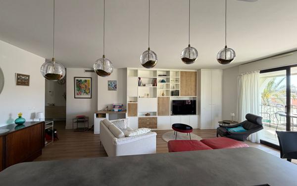 Appartement à vendre    3 pièces • 75,80 m2 Sanary-sur-Mer