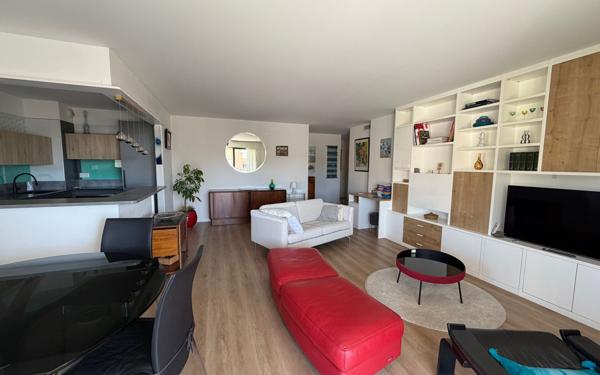 Appartement à vendre    3 pièces • 75,80 m2 Sanary-sur-Mer