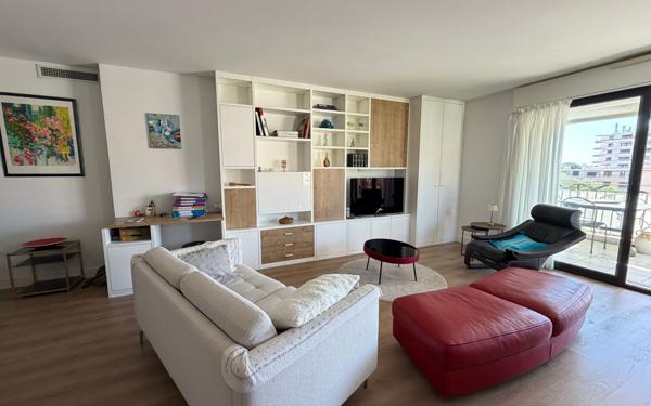 Appartement à vendre    3 pièces • 75,80 m2 Sanary-sur-Mer