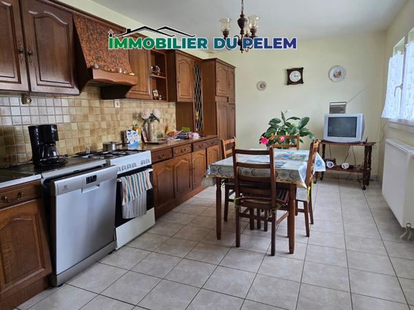 Rostrenen (22110) Maison de plain-pied – 3 chambres – Sous-sol complet – Terrain de 593 m² – Rostrenen