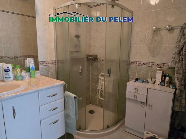 Rostrenen (22110) Maison de plain-pied – 3 chambres – Sous-sol complet – Terrain de 593 m² – Rostrenen