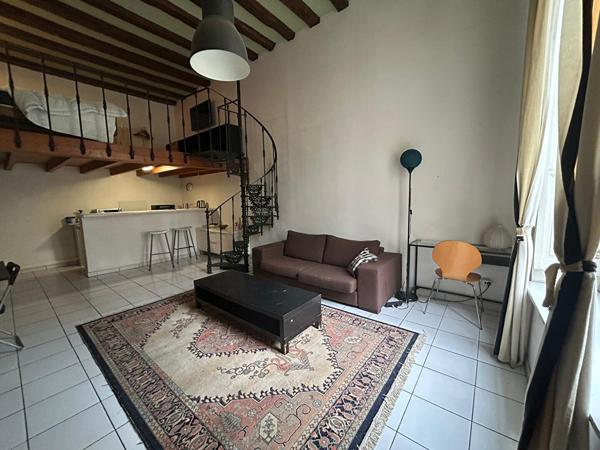 Duplex 2 pièces avec parking - Secteur Cathédrale / Château - L'Agence Locale