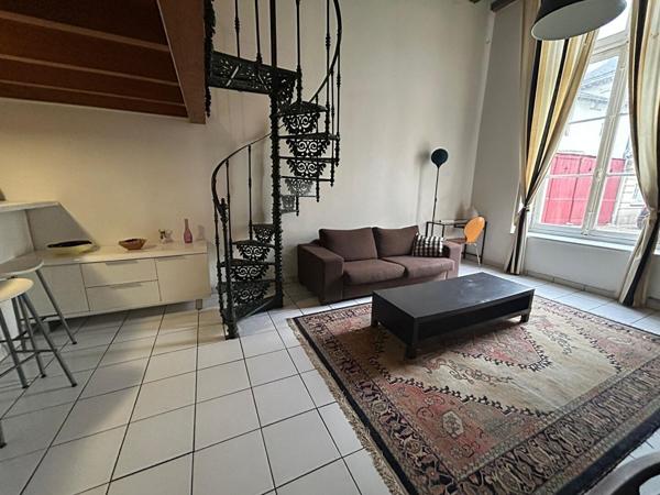 Duplex 2 pièces avec parking - Secteur Cathédrale / Château - L'Agence Locale