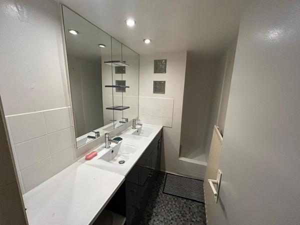 Duplex 2 pièces avec parking - Secteur Cathédrale / Château - L'Agence Locale