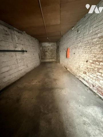 Grand garage en centre-ville