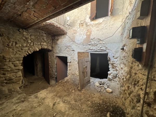 Vaison-la-Romaine (84110) COUP DE COEUR ! BELLE ET AUTHENTIQUE MAISON DE VILLAGE A RESTAURER AU COEUR D'UN VILLAGE TEMPLIER