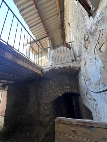 Vaison-la-Romaine (84110) COUP DE COEUR ! BELLE ET AUTHENTIQUE MAISON DE VILLAGE A RESTAURER AU COEUR D'UN VILLAGE TEMPLIER