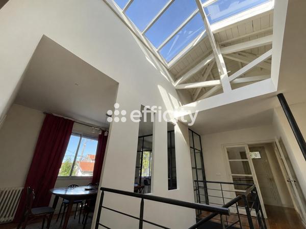Maison
         6 pièces
        - 238 m² Bien prestige 849 000 € *