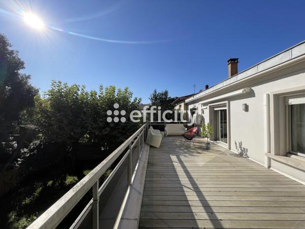 Maison
         6 pièces
        - 238 m² Bien prestige 849 000 € *
