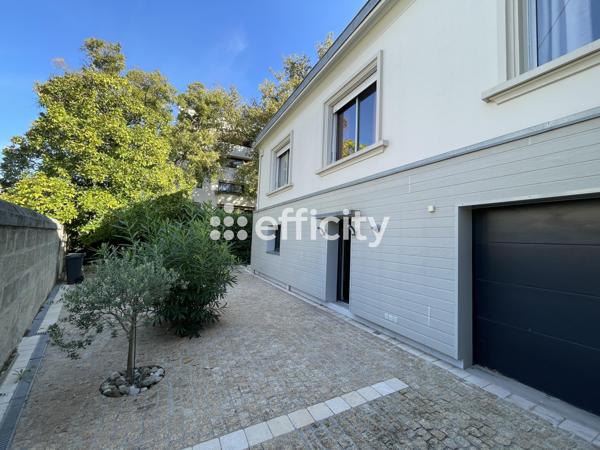 Maison
         6 pièces
        - 238 m² Bien prestige 849 000 € *
