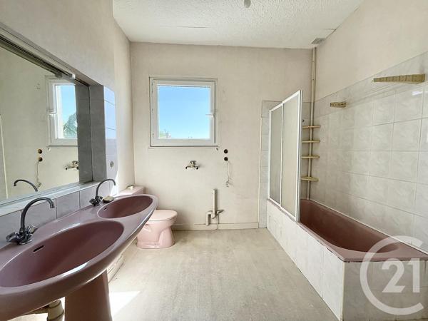 Maison à vendre  4 pièces - 131,38 m 2   CHATELLERAULT  - 86
