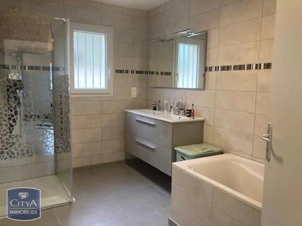 Maison à louer 5 pièces 133m² Régny (42630)