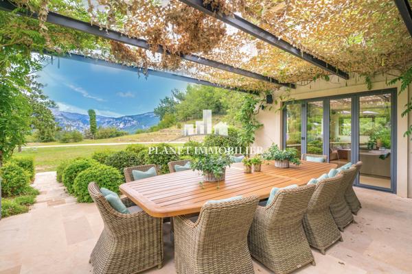 CHATEAUNEUF DE GRASSE - PROPRIETE D'EXEPTION - PISCINE ET VUE PANORAMIQUE