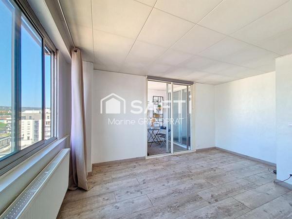 Lumineux 2 pièces avec balcon et parking