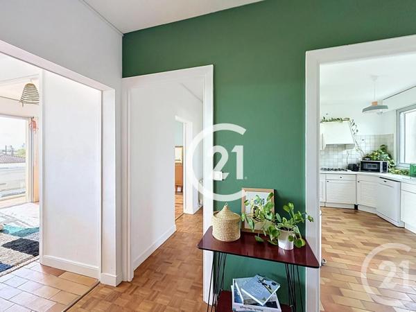 Appartement F3 à vendre  4 pièces - 109 m 2   COGNAC  - 16