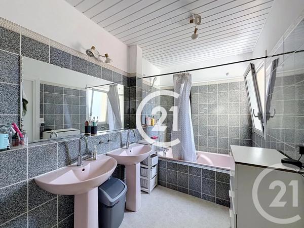 Appartement F3 à vendre  4 pièces - 109 m 2   COGNAC  - 16