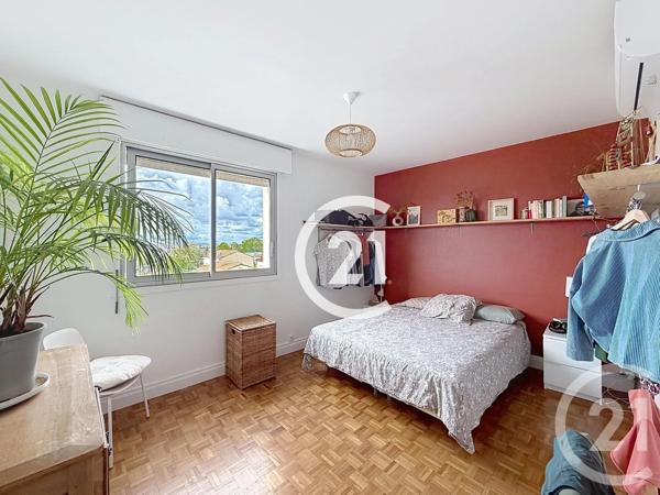 Appartement F3 à vendre  4 pièces - 109 m 2   COGNAC  - 16