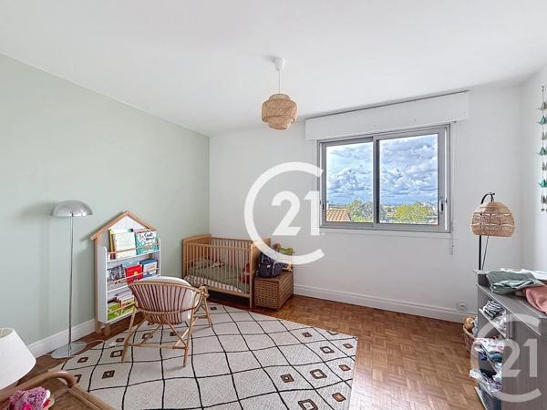 Appartement F3 à vendre  4 pièces - 109 m 2   COGNAC  - 16