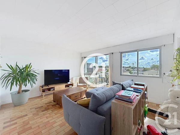 Appartement F3 à vendre  4 pièces - 109 m 2   COGNAC  - 16